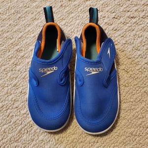 Speedo water shoes